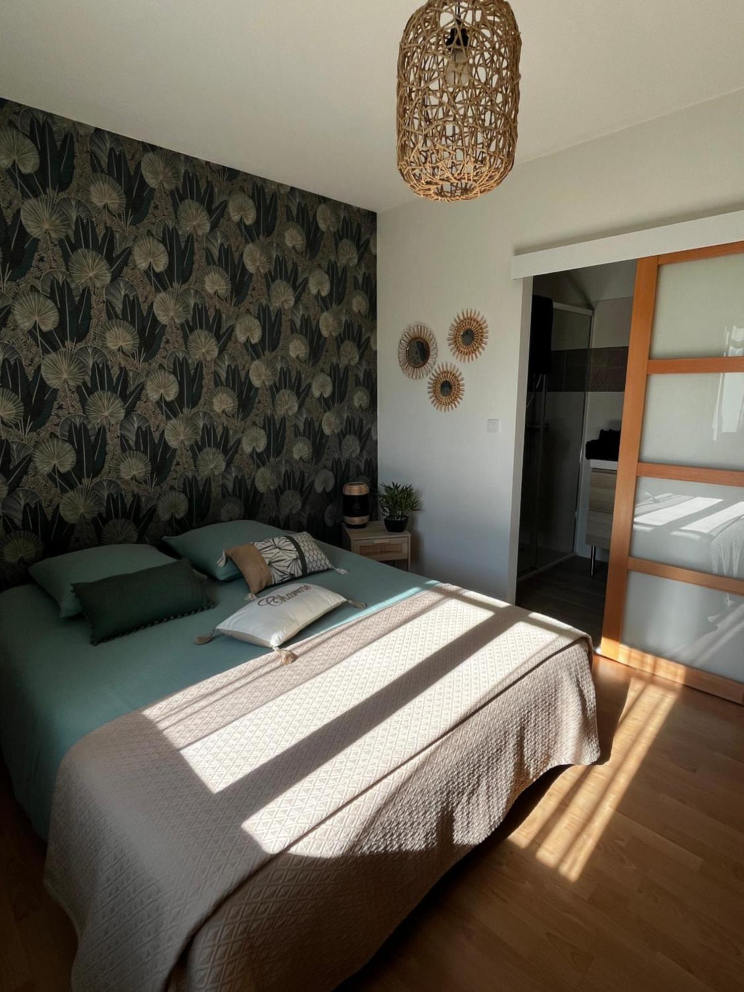 Les Voyages De Louison Bed and Breakfast Lavardac Exteriör bild